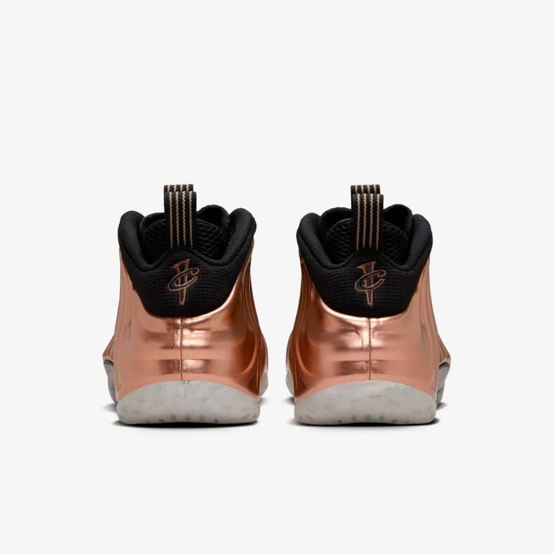ite OnMetallic Copper 限量发售凯发K8醒目出众 Nike Air Foampos(图1)