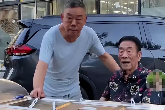 华子93岁的杨少华终于开始“享福”了K8凯发国际大口吃肉大碗喝酒、爱抽