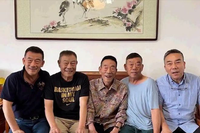 华子93岁的杨少华终于开始“享福”了K8凯发国际大口吃肉大碗喝酒、爱抽(图19)